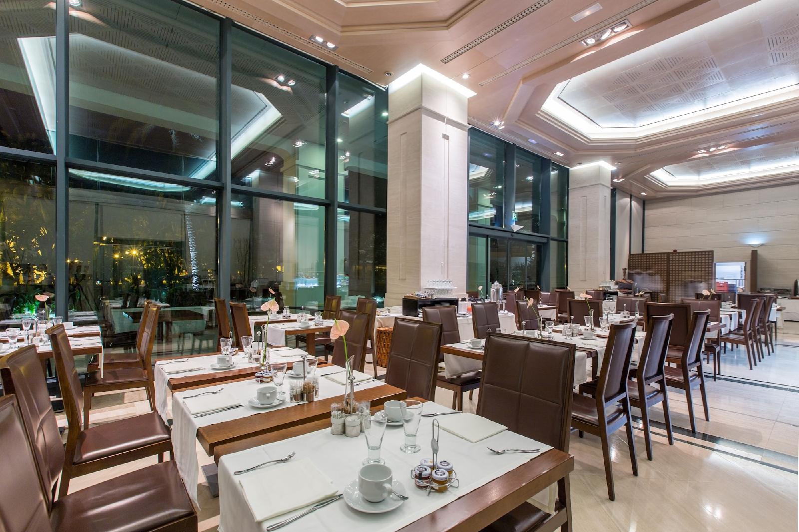Las Arenas Balneario Resort