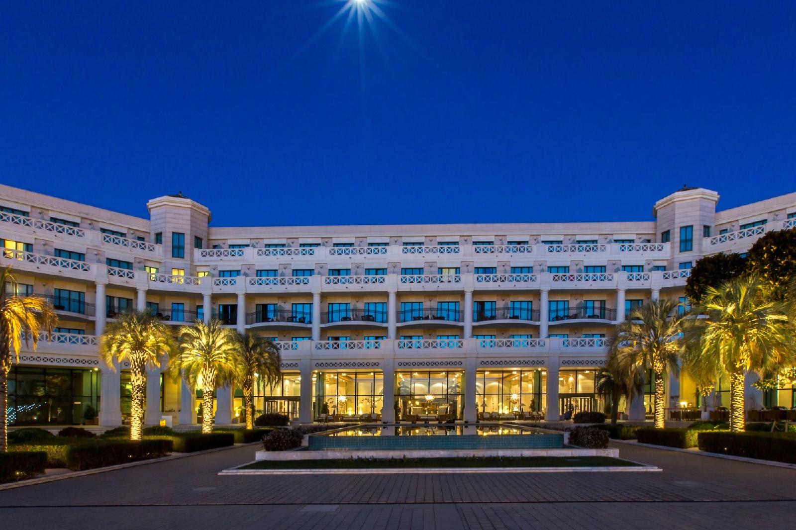 Las Arenas Balneario Resort
