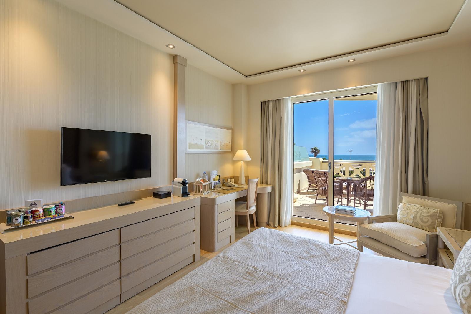 Las Arenas Balneario Resort