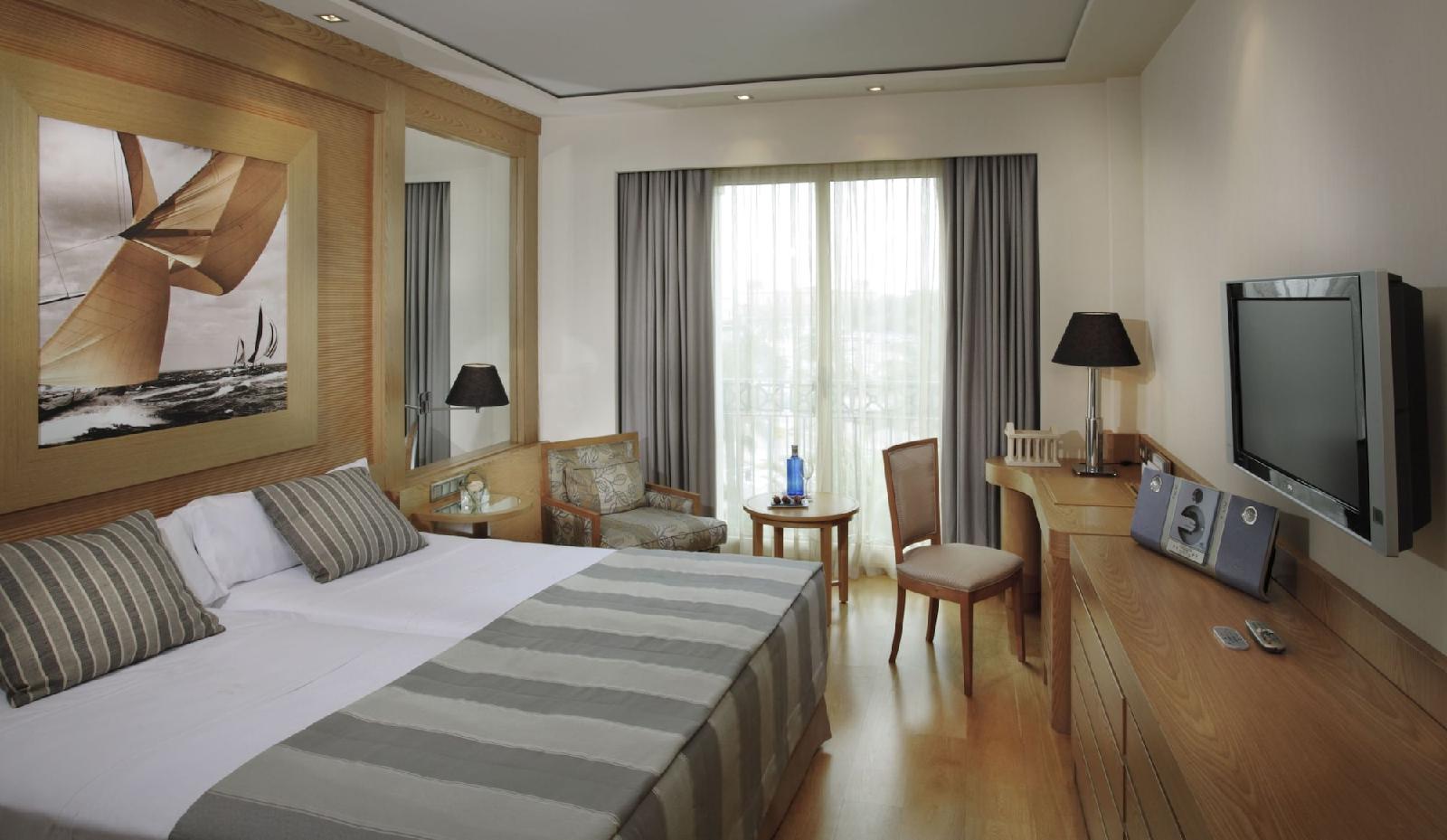 Las Arenas Balneario Resort