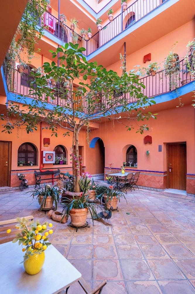 Hotel Patio De La Alameda