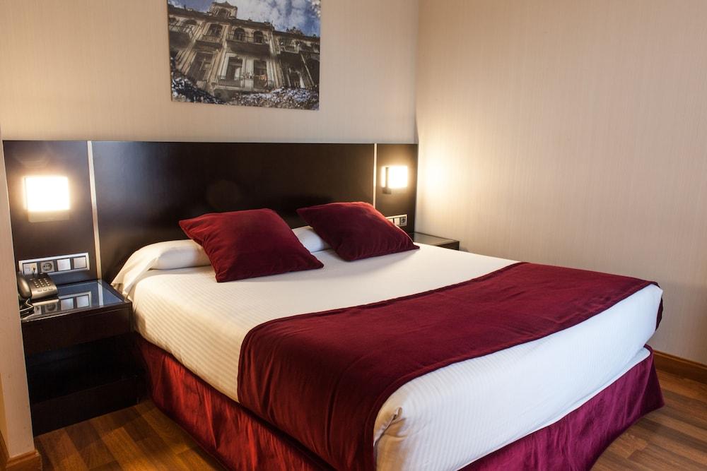 Clement Barajas Hotel