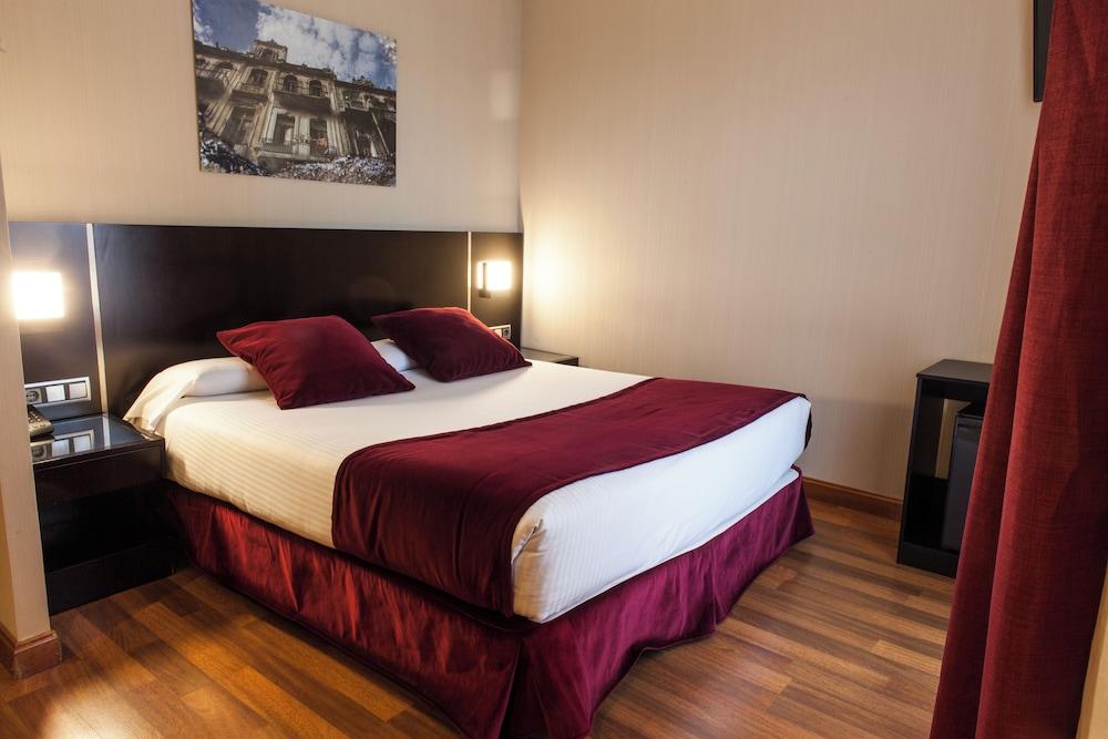 Clement Barajas Hotel