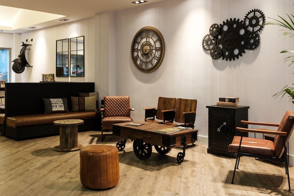Clement Barajas Hotel