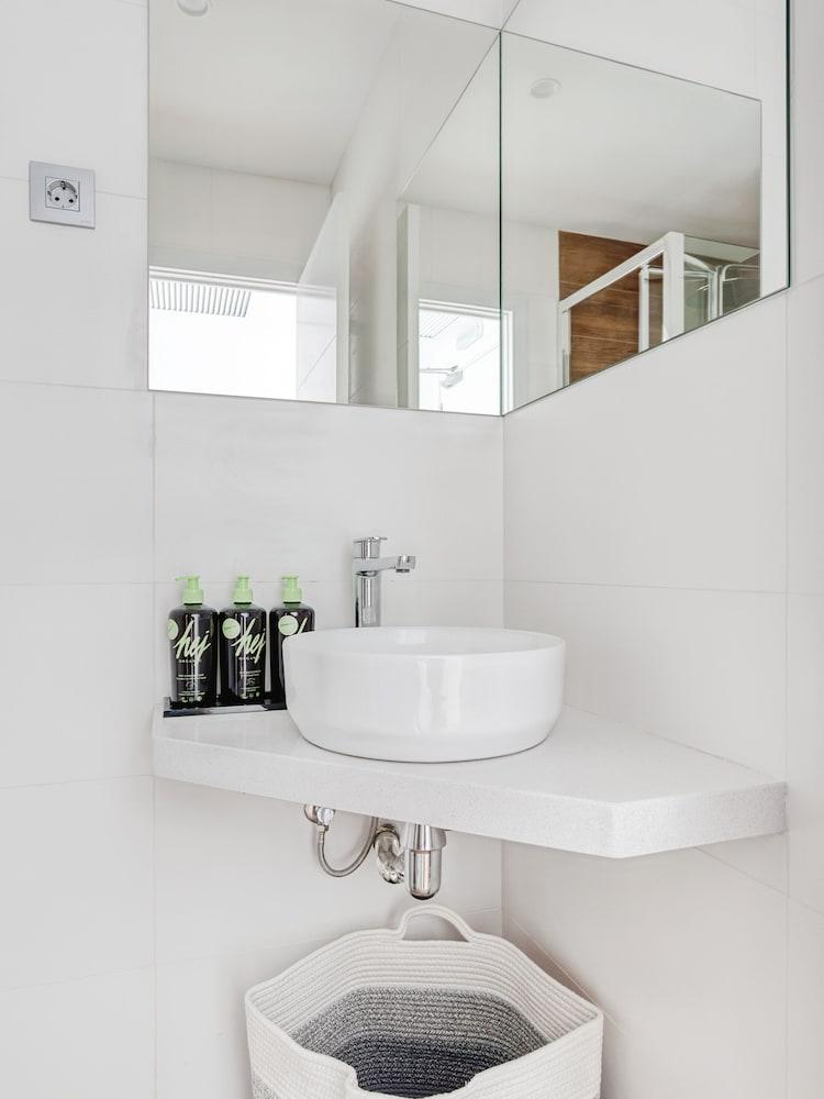 Limehome Barcelona Carrer De Fontcoberta