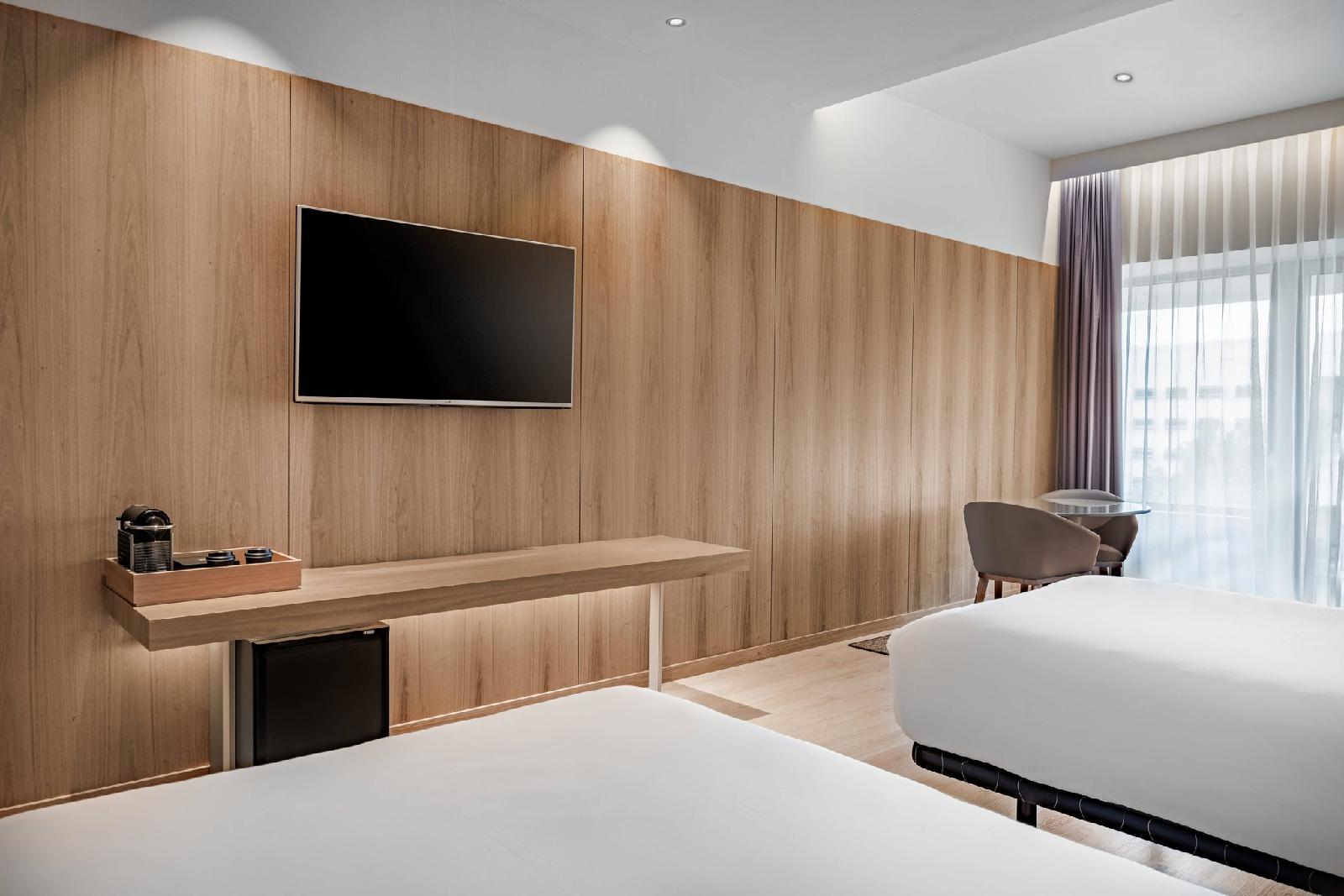 Ac Hotel Diagonal L'illa By Marriott
