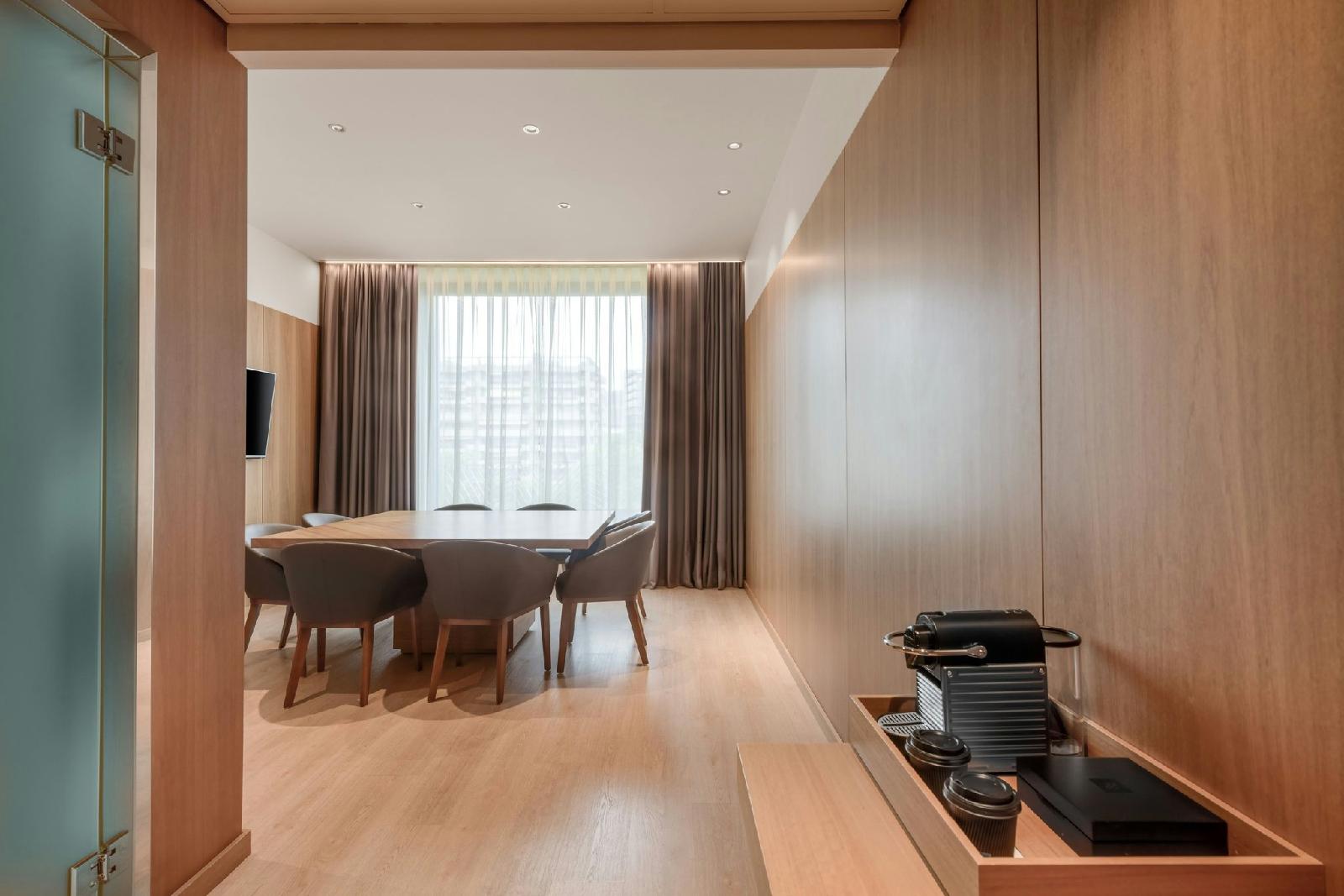 Ac Hotel Diagonal L'illa By Marriott