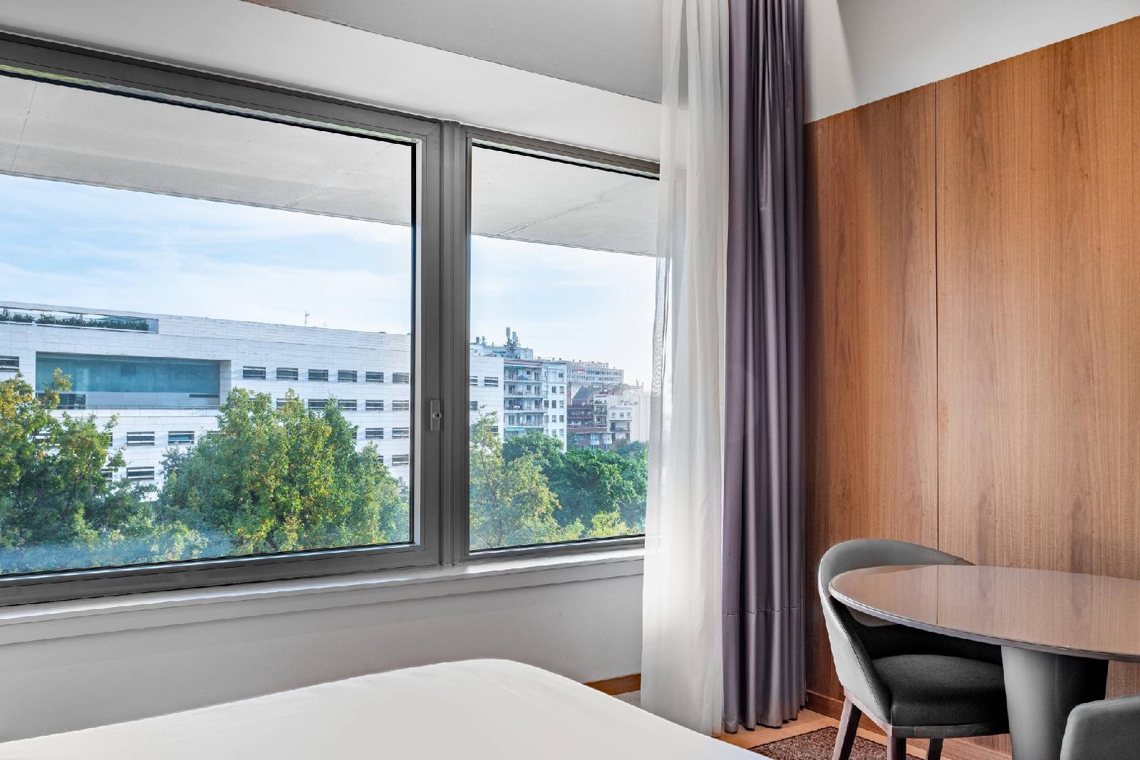 Ac Hotel Diagonal L'illa By Marriott