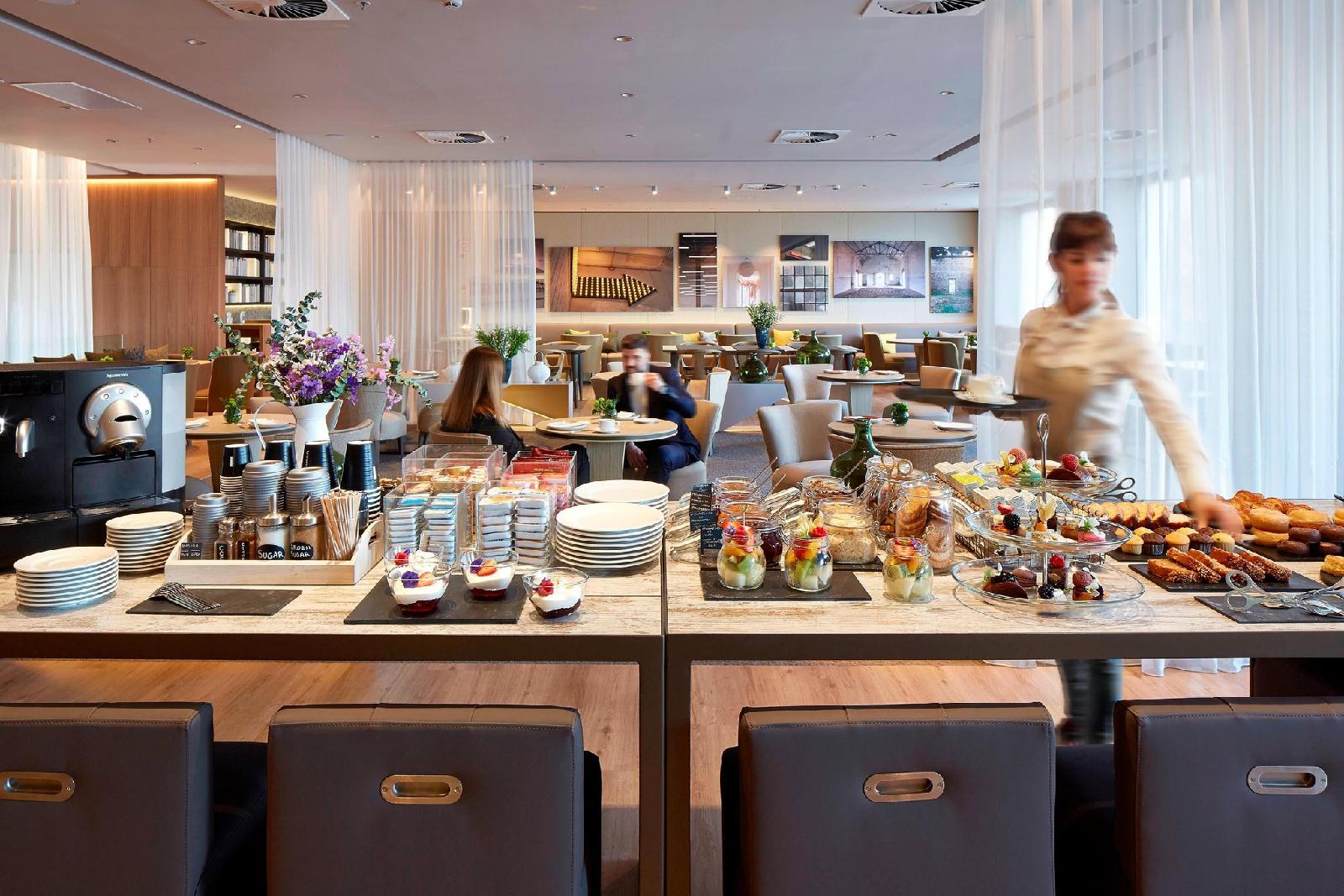 Ac Hotel Diagonal L'illa By Marriott