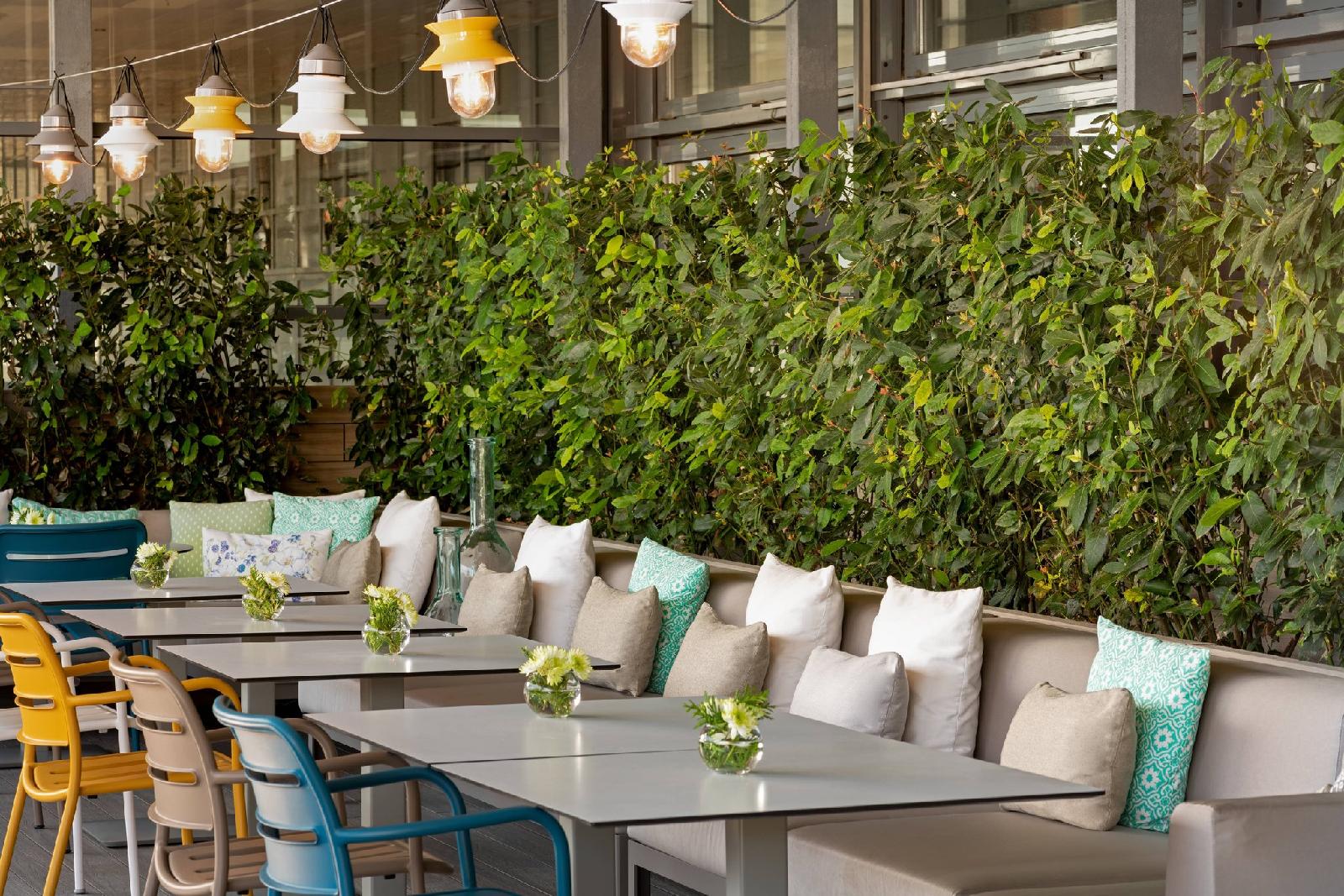 Ac Hotel Diagonal L'illa By Marriott