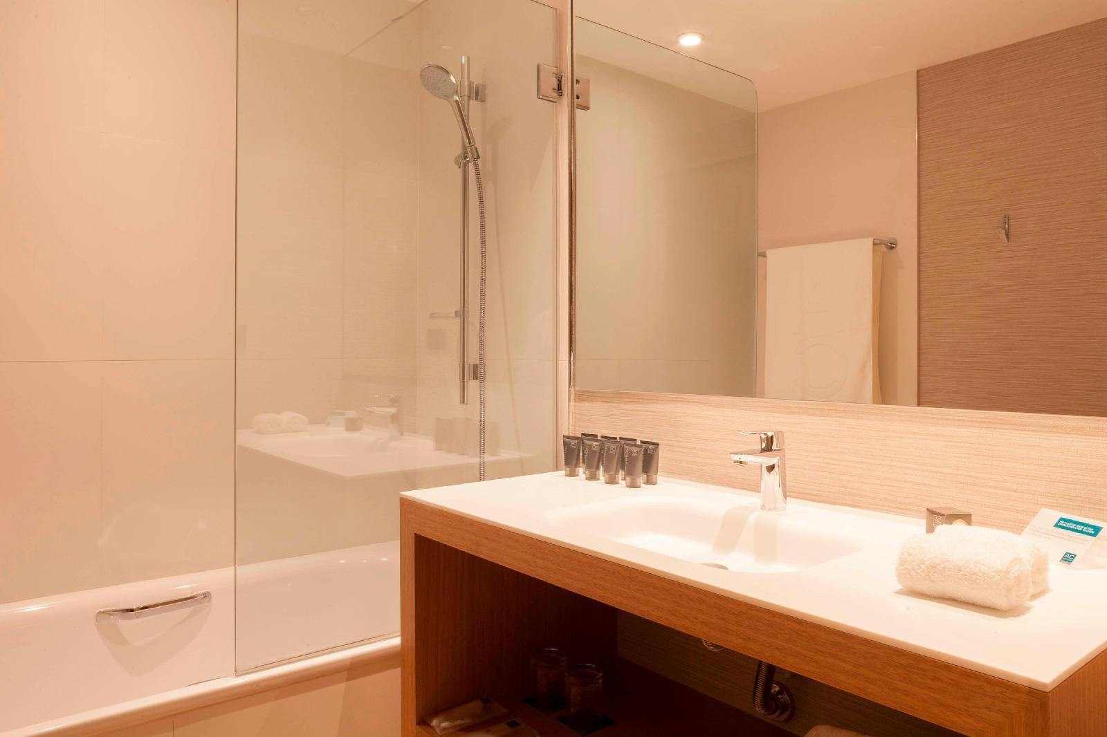 Ac Hotel Diagonal L'illa By Marriott
