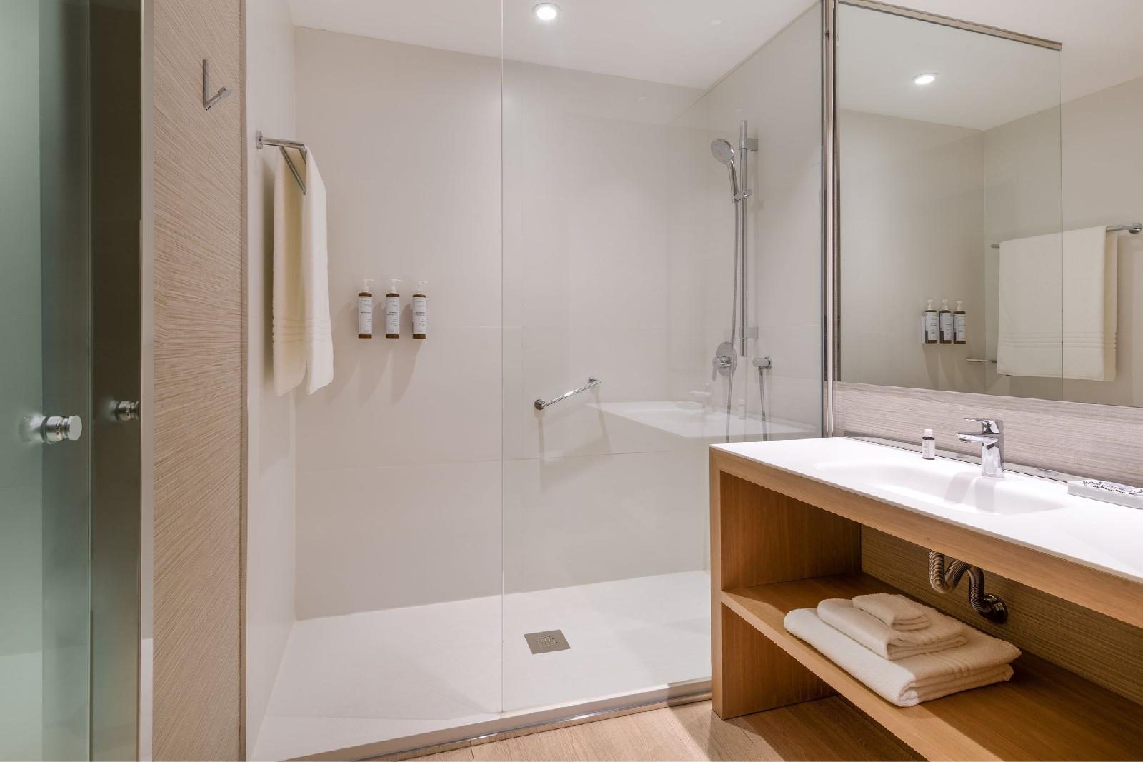 Ac Hotel Diagonal L'illa By Marriott
