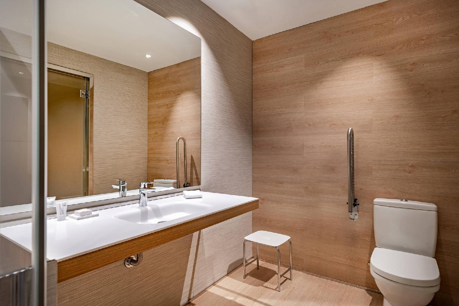 Ac Hotel Diagonal L'illa By Marriott