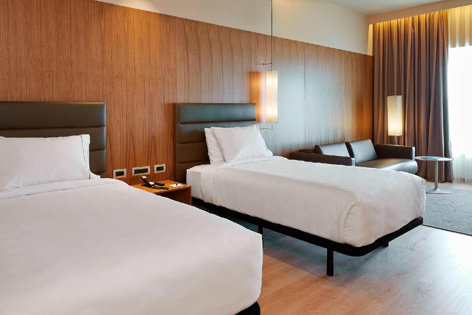 Ac Hotel Diagonal L'illa By Marriott