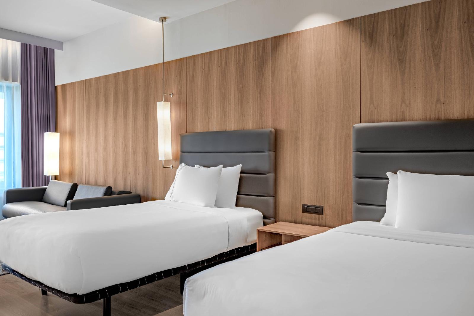 Ac Hotel Diagonal L'illa By Marriott