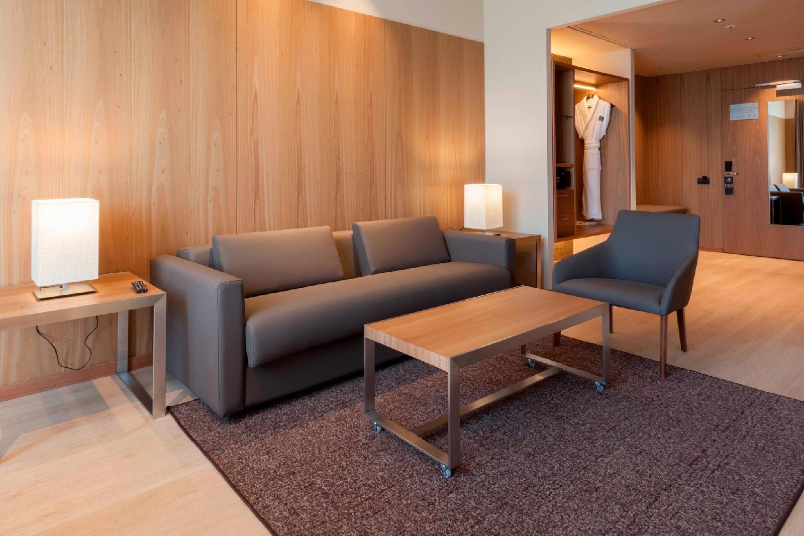 Ac Hotel Diagonal L'illa By Marriott