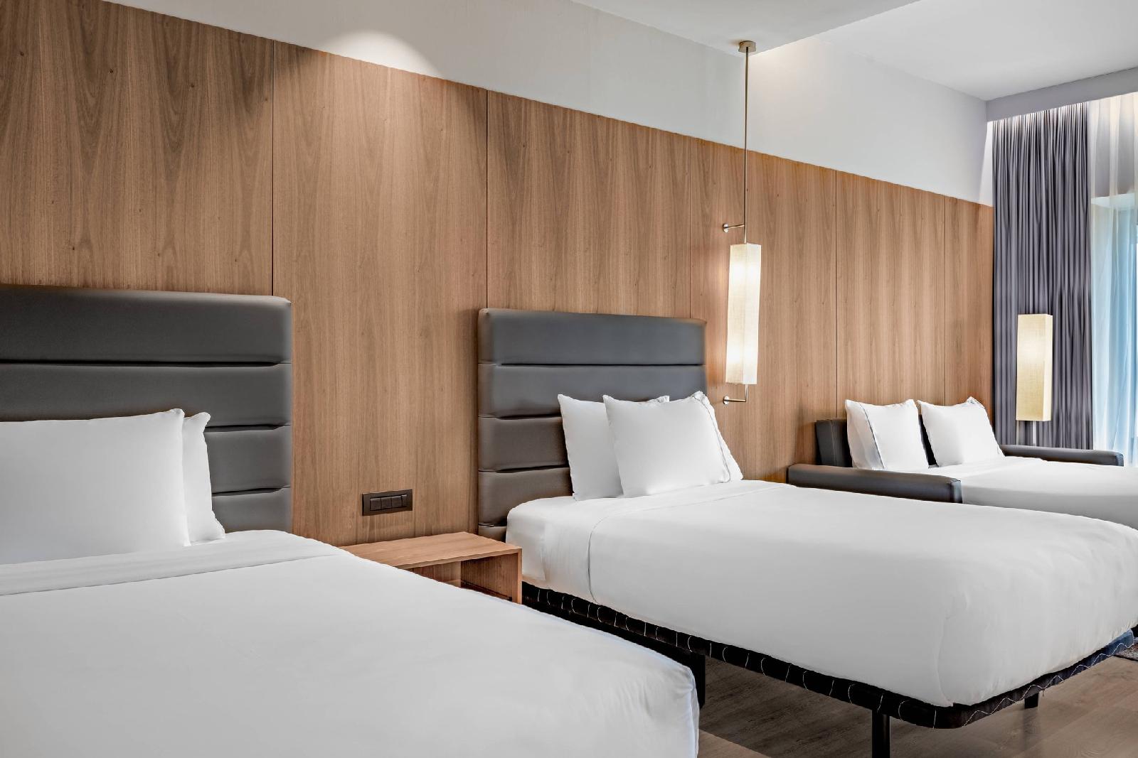 Ac Hotel Diagonal L'illa By Marriott