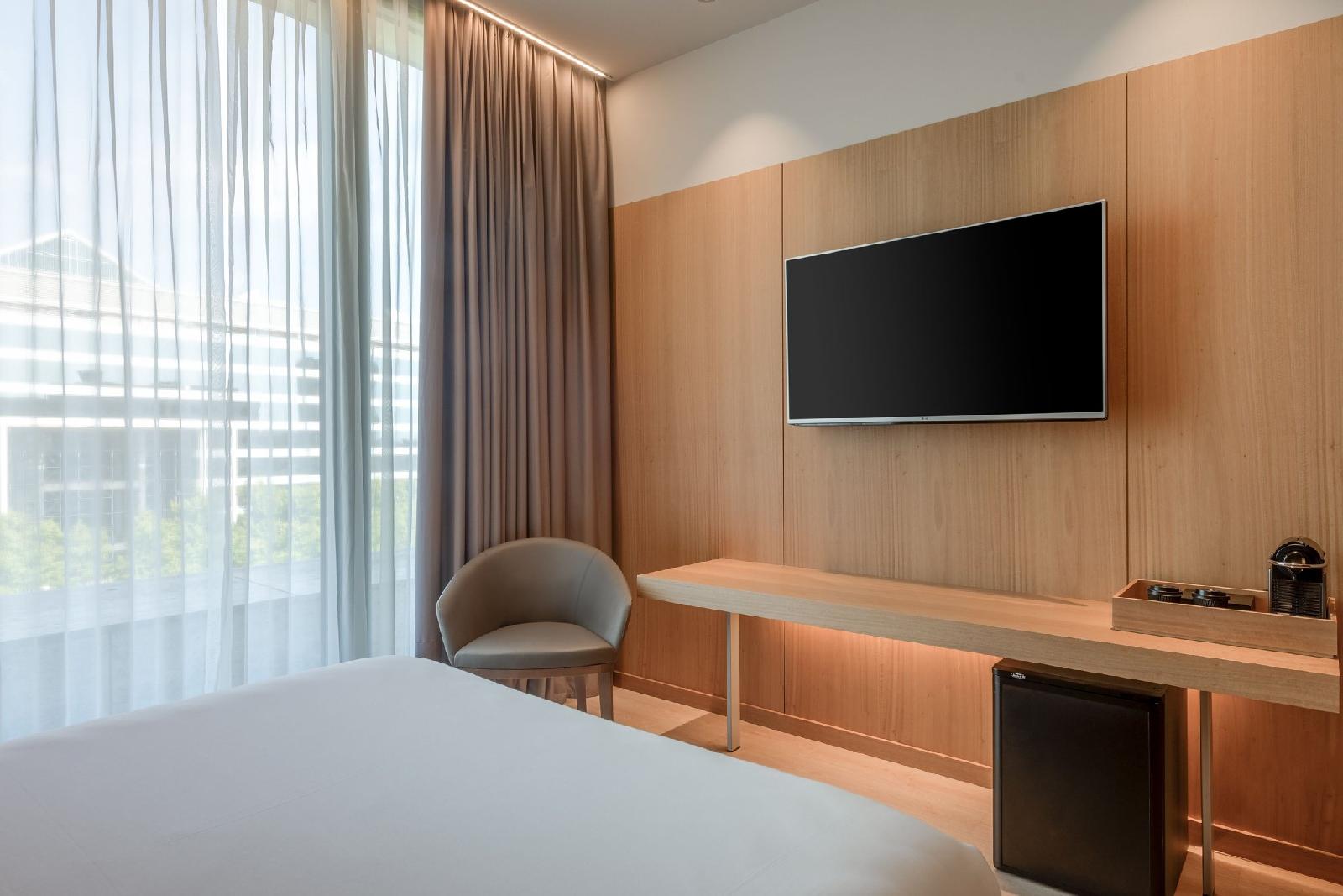 Ac Hotel Diagonal L'illa By Marriott