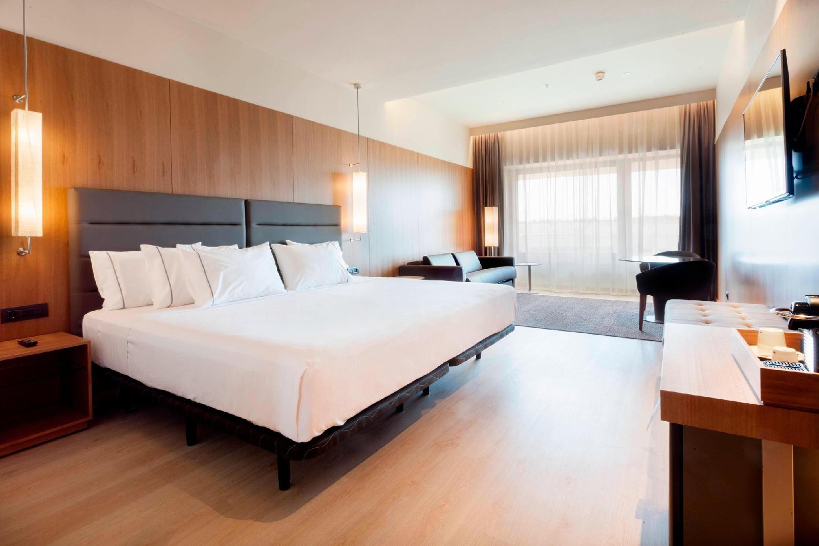 Ac Hotel Diagonal L'illa By Marriott