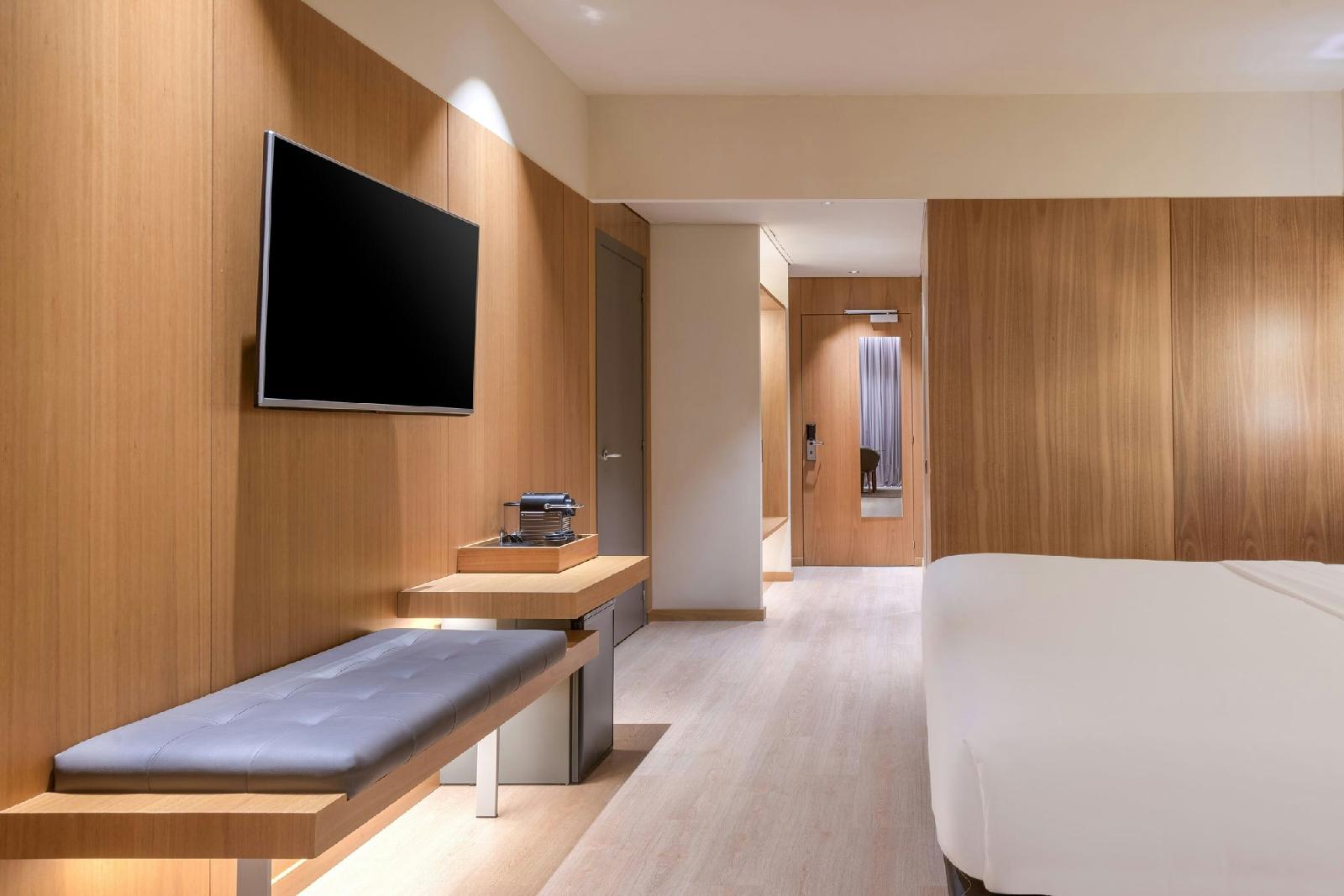 Ac Hotel Diagonal L'illa By Marriott