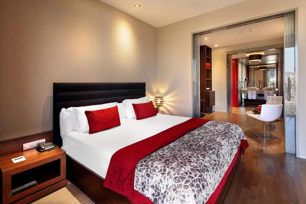 Olivia Plaza Hotel