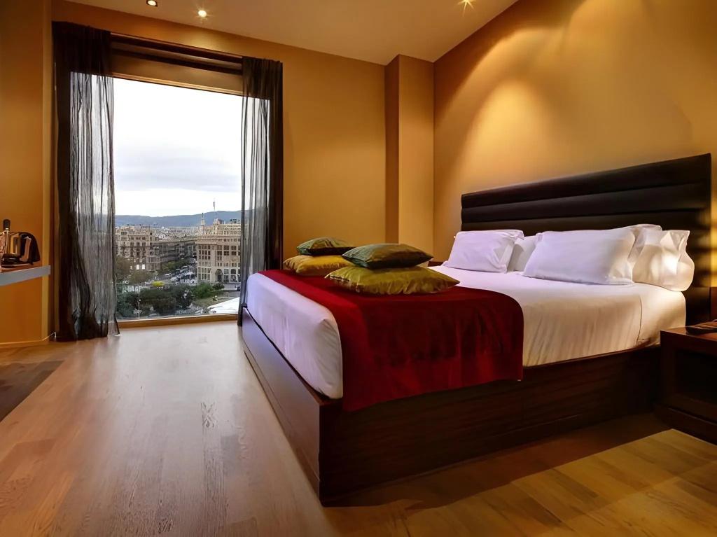 Olivia Plaza Hotel