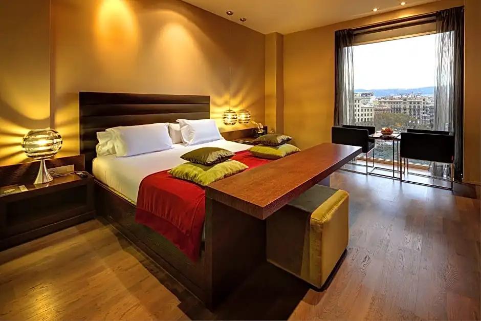 Olivia Plaza Hotel