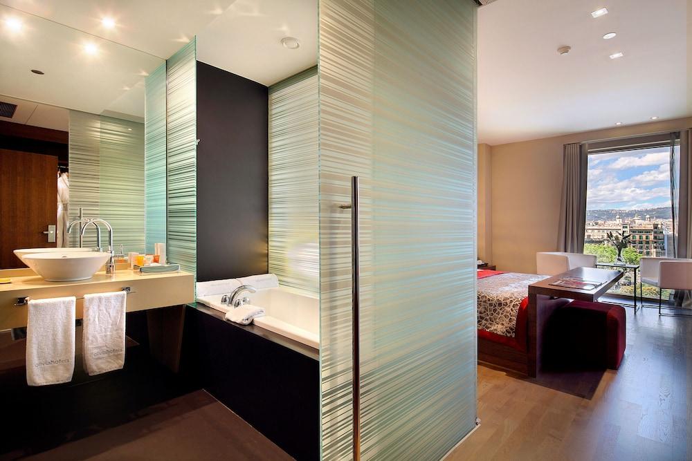 Olivia Plaza Hotel