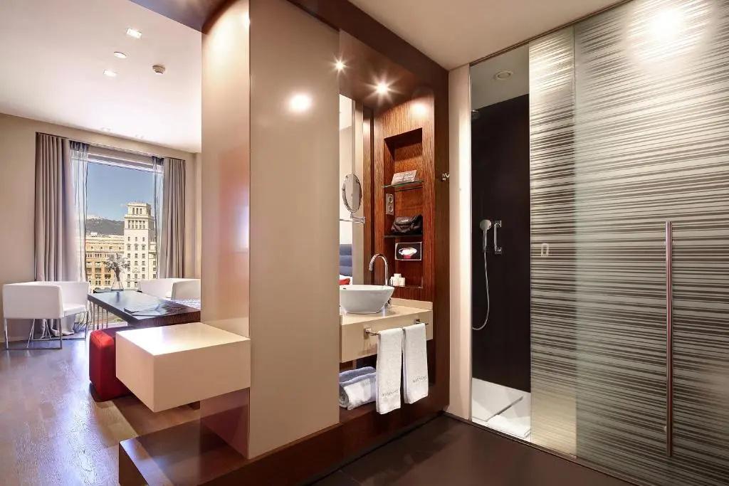 Olivia Plaza Hotel
