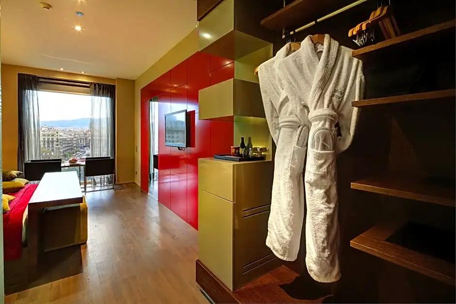 Olivia Plaza Hotel