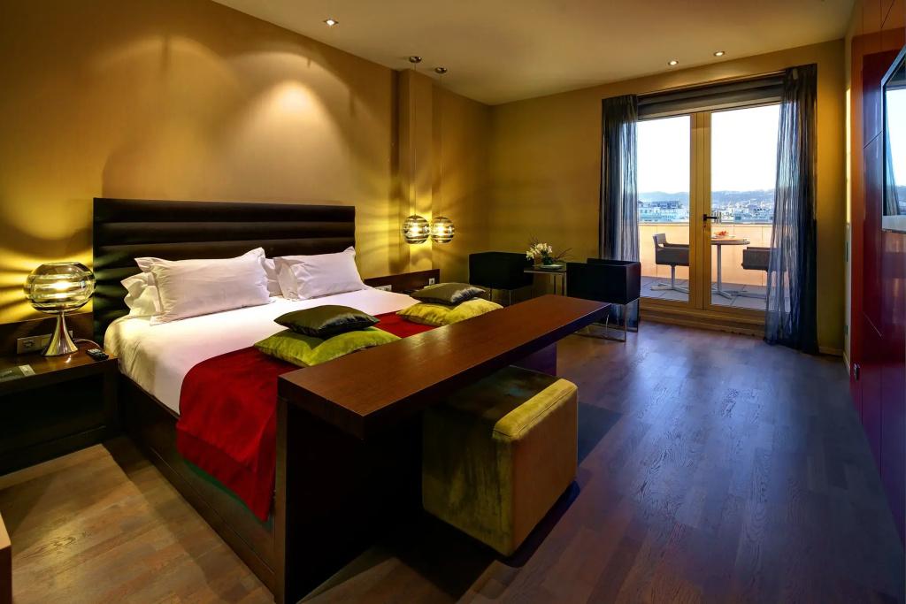 Olivia Plaza Hotel