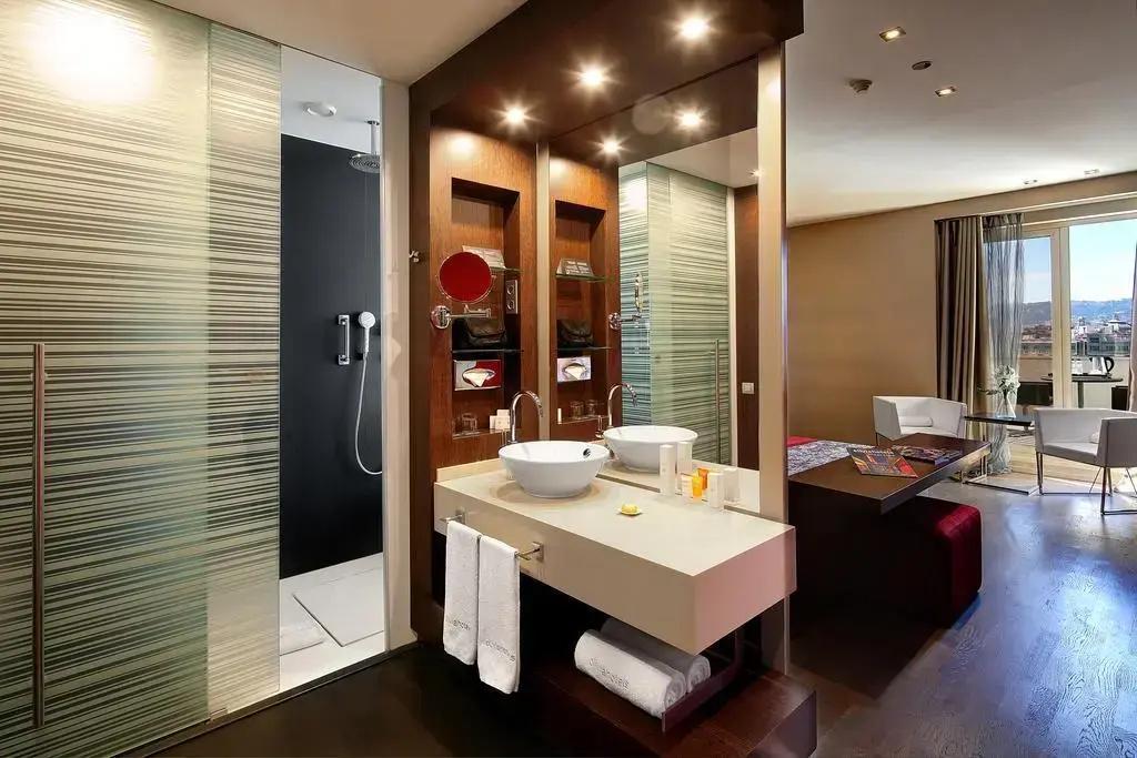 Olivia Plaza Hotel