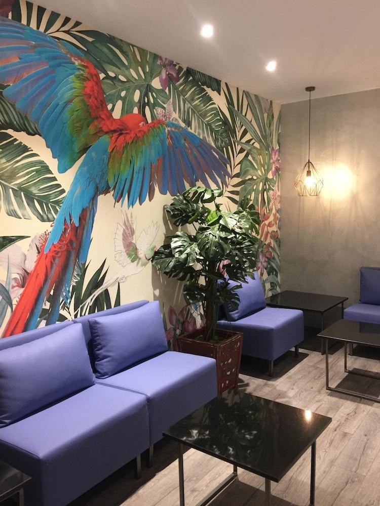 Hotel Transit