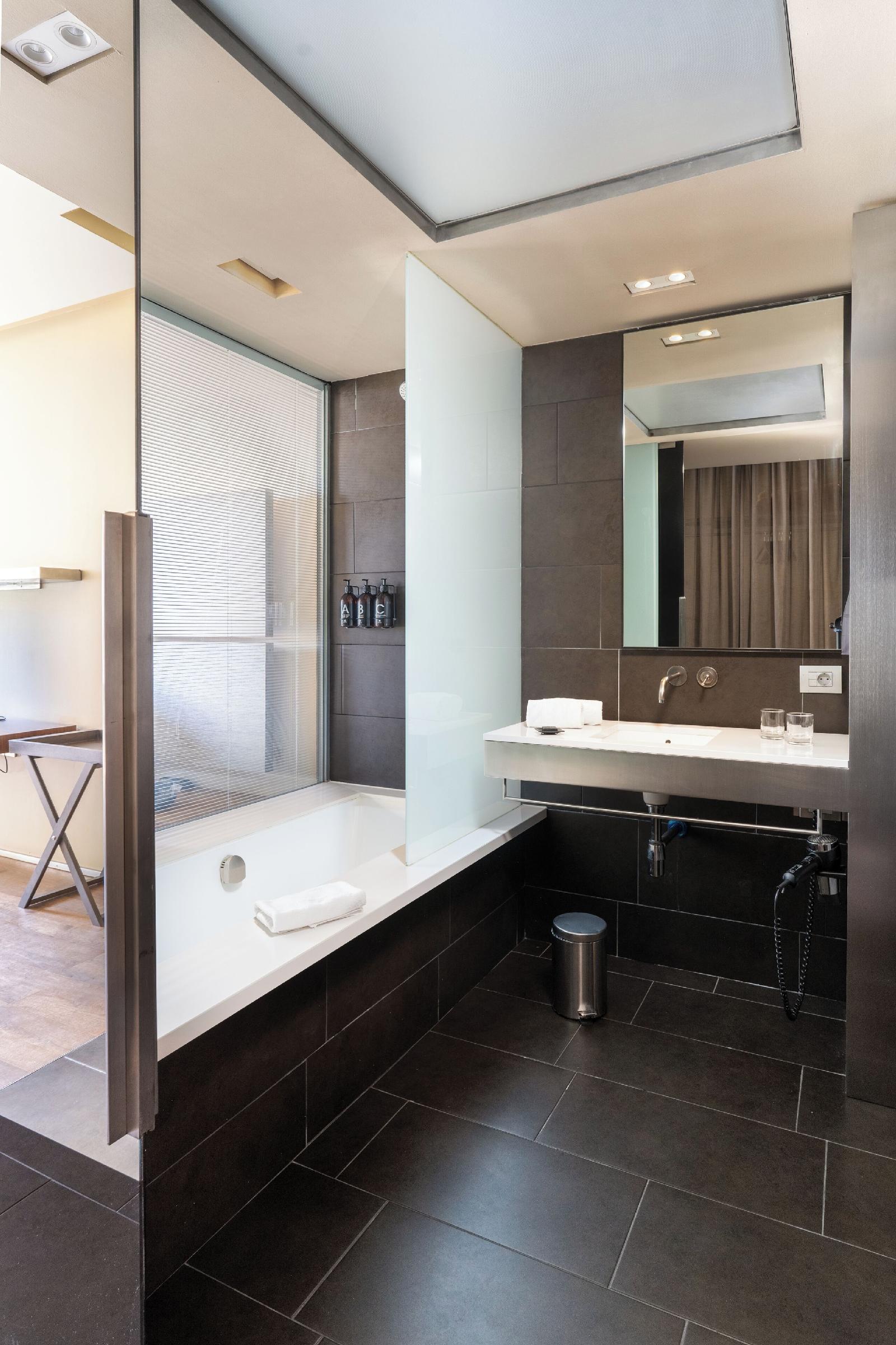 B-Hotel