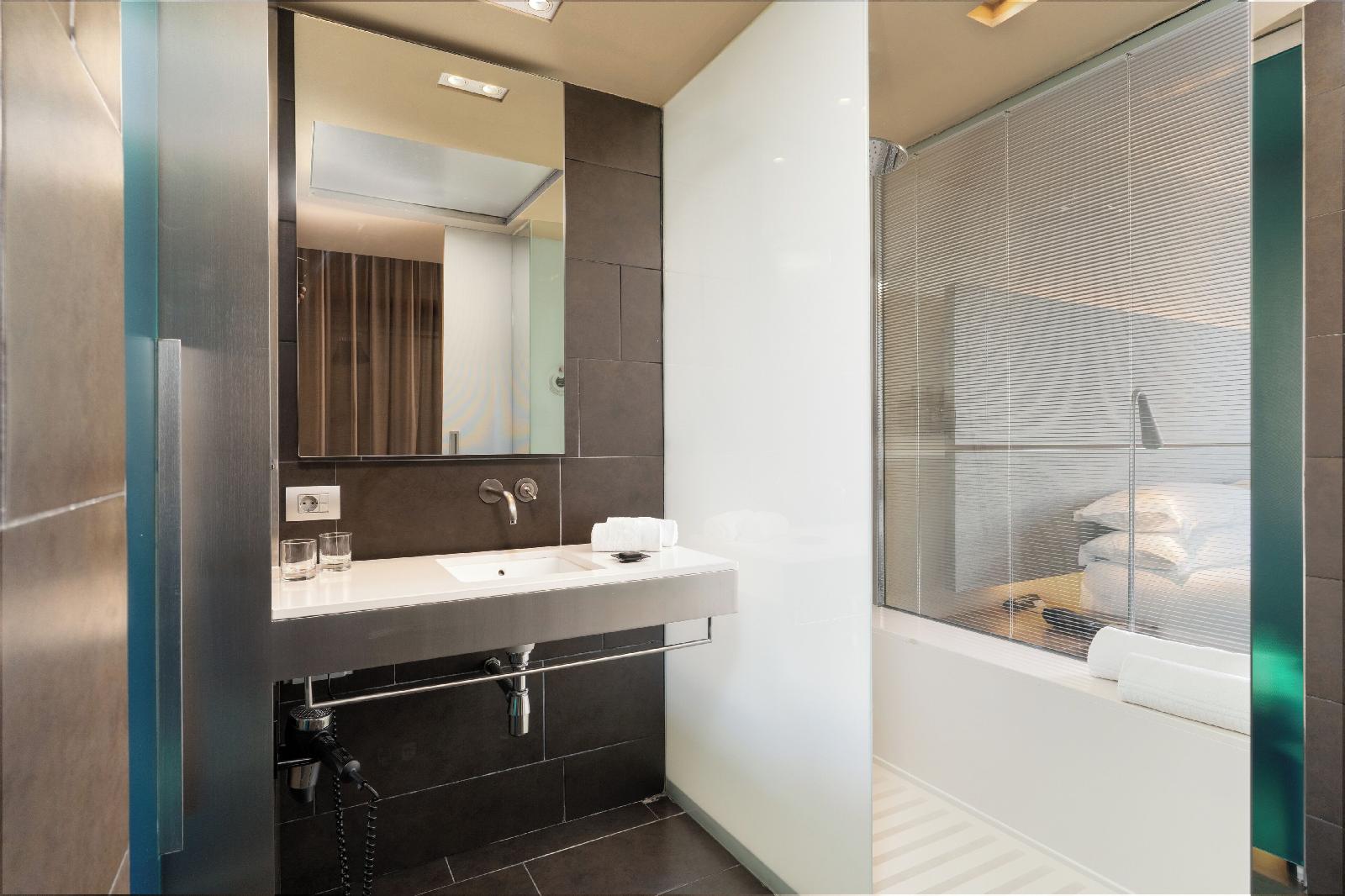 B-Hotel