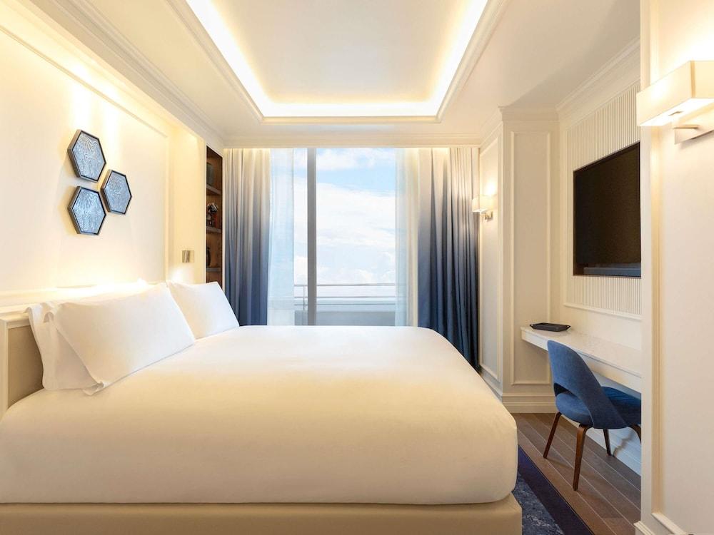 Sofitel Barcelona Skipper