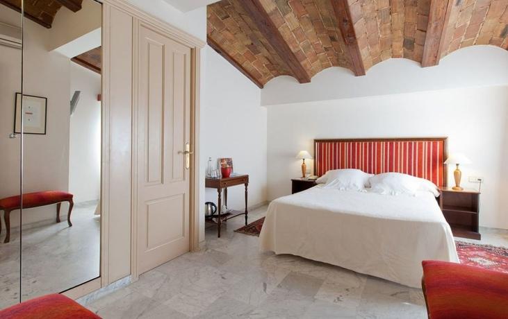 Ad Hoc Monumental Hotel