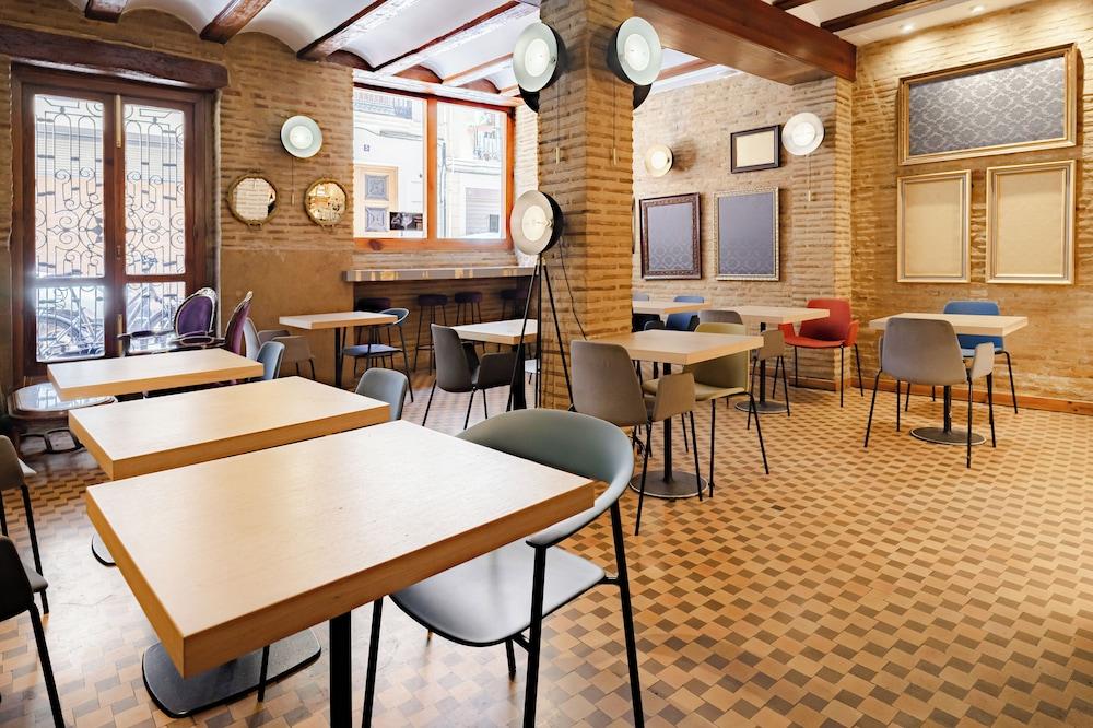 Ad Hoc Monumental Hotel