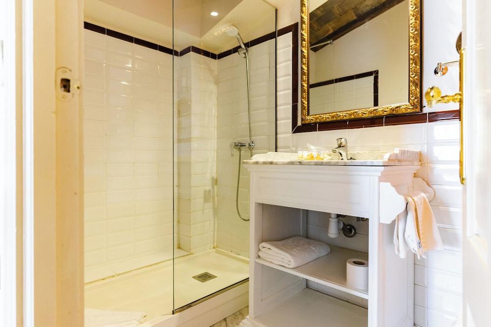 Ad Hoc Monumental Hotel