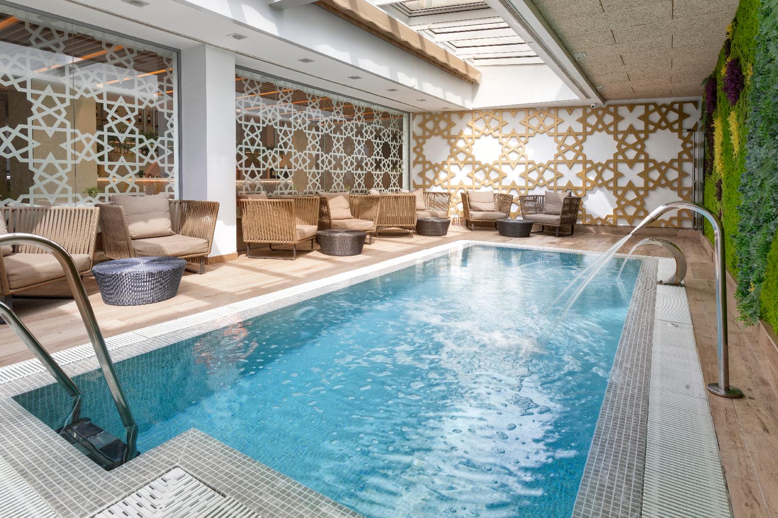Catalonia Giralda Hotel