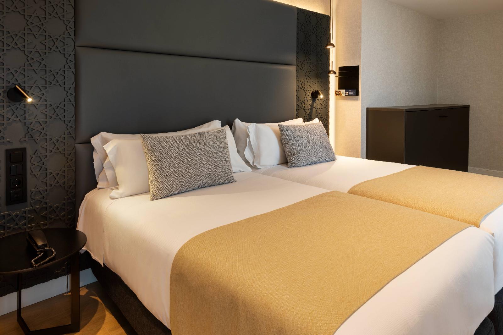 Catalonia Giralda Hotel