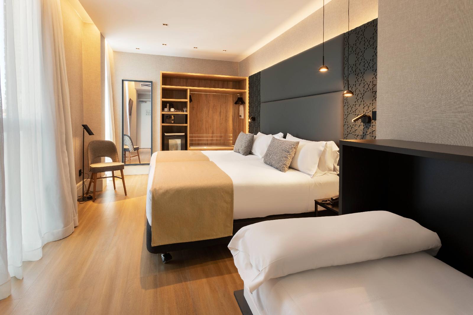 Catalonia Giralda Hotel