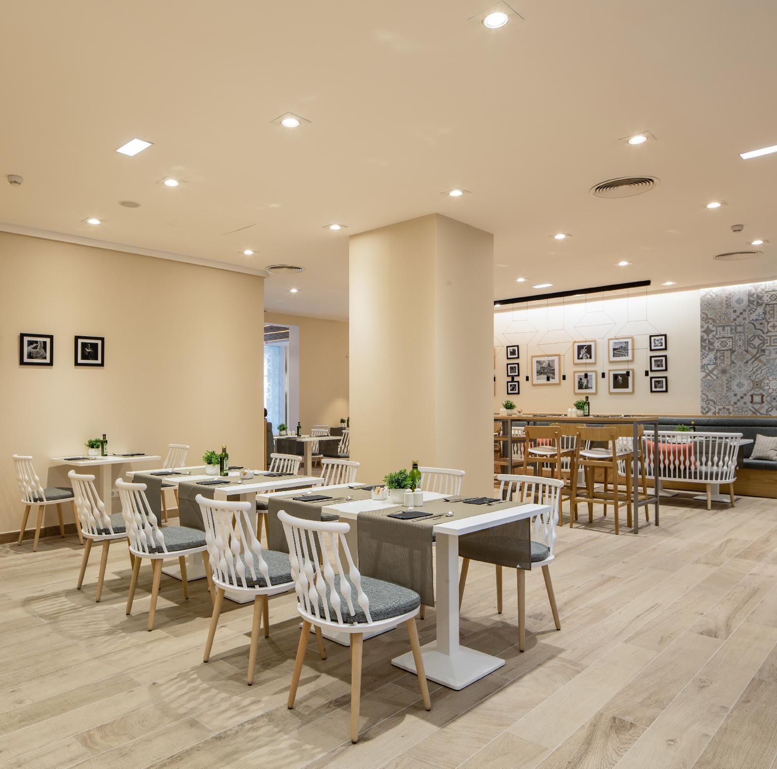 Catalonia Giralda Hotel