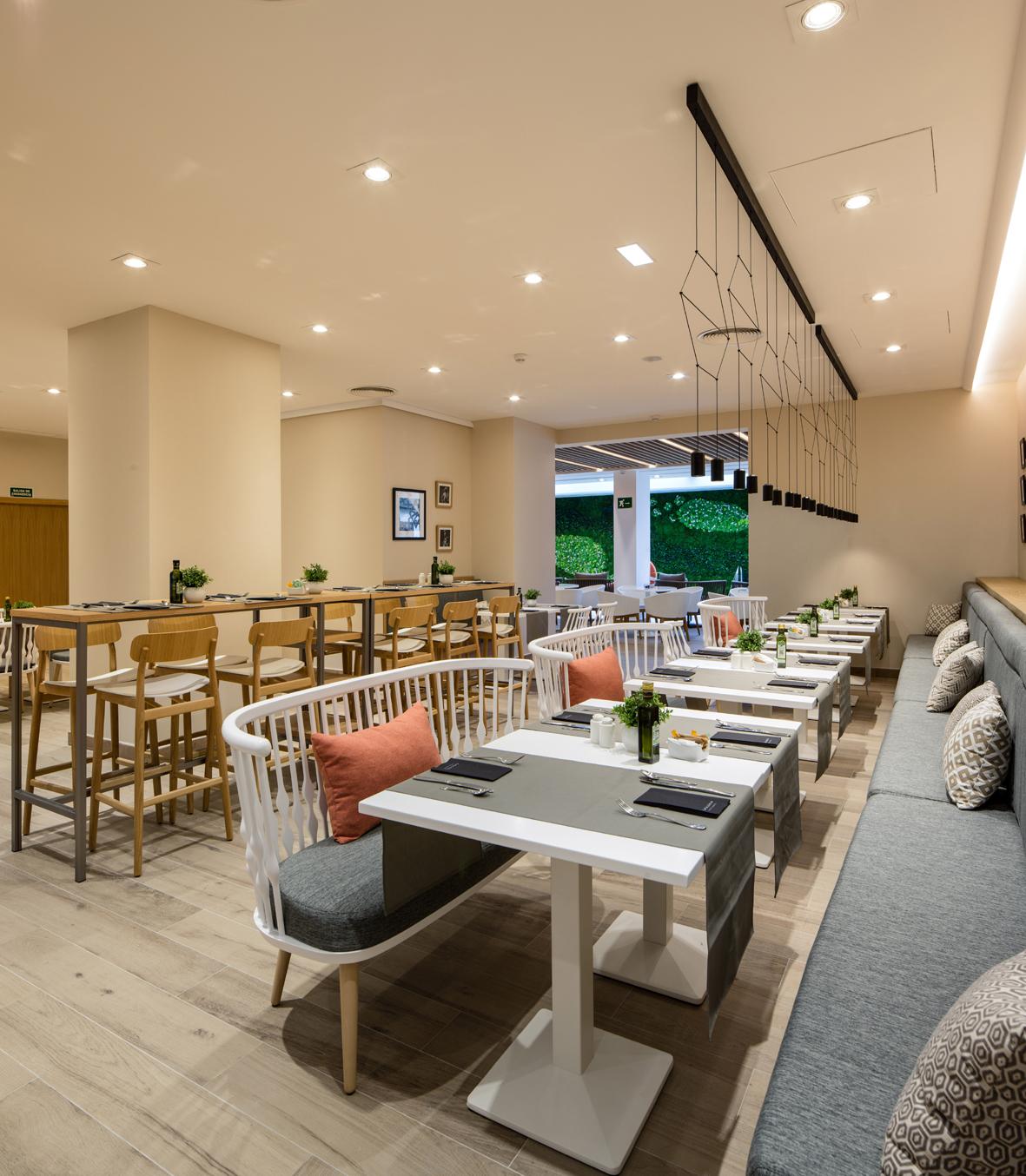 Catalonia Giralda Hotel