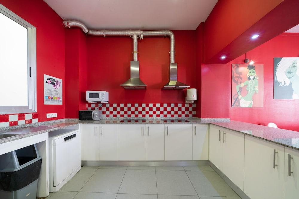 Red Nest Hostel