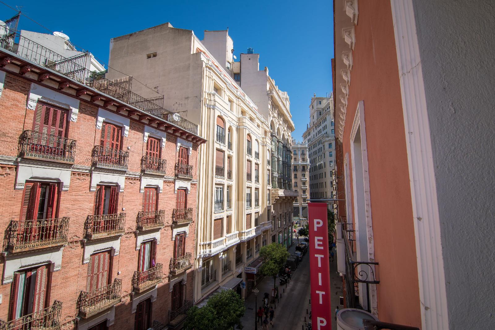 Petit Palace Tres Cruces