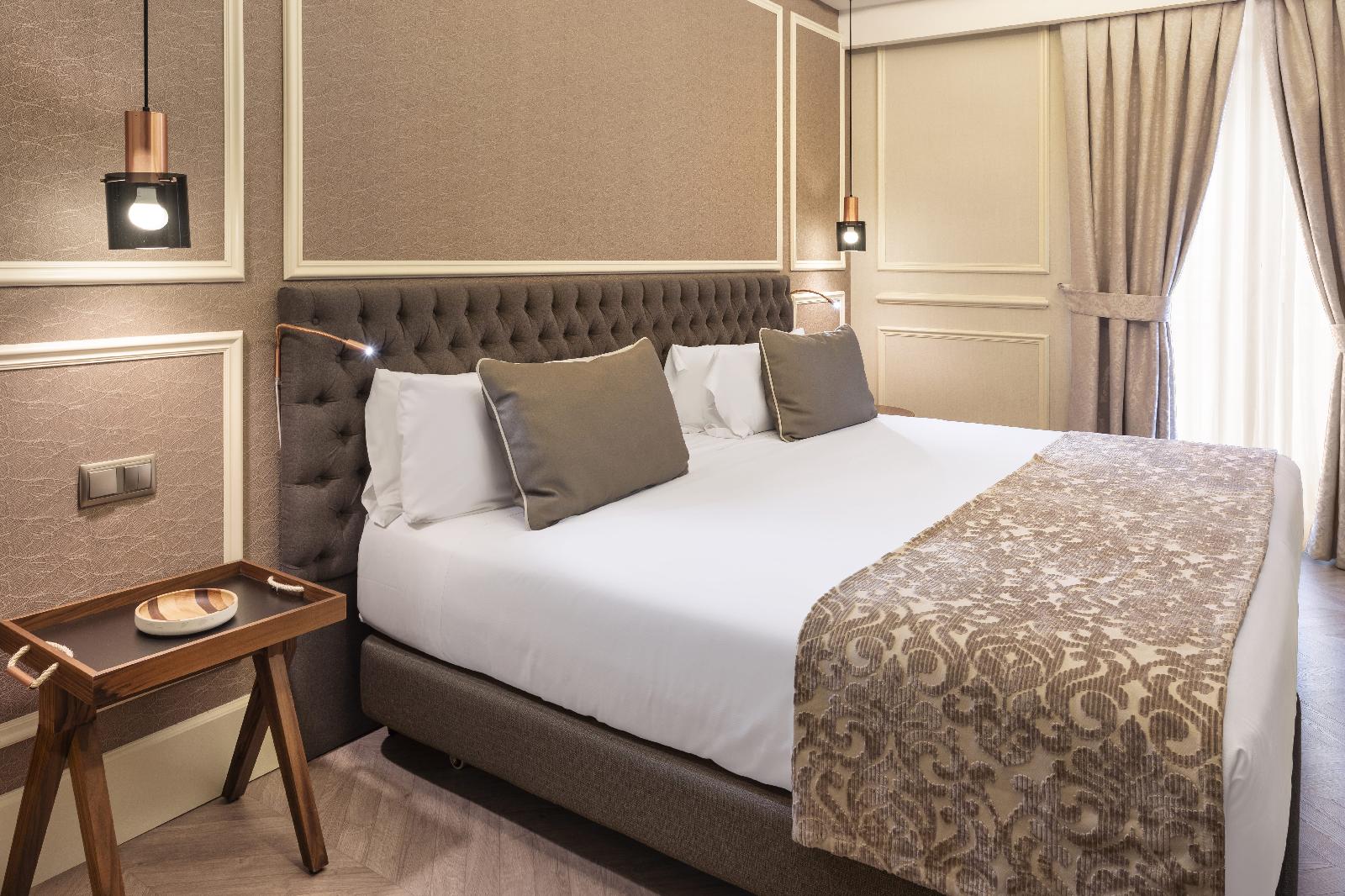 Catalonia Las Cortes Hotel