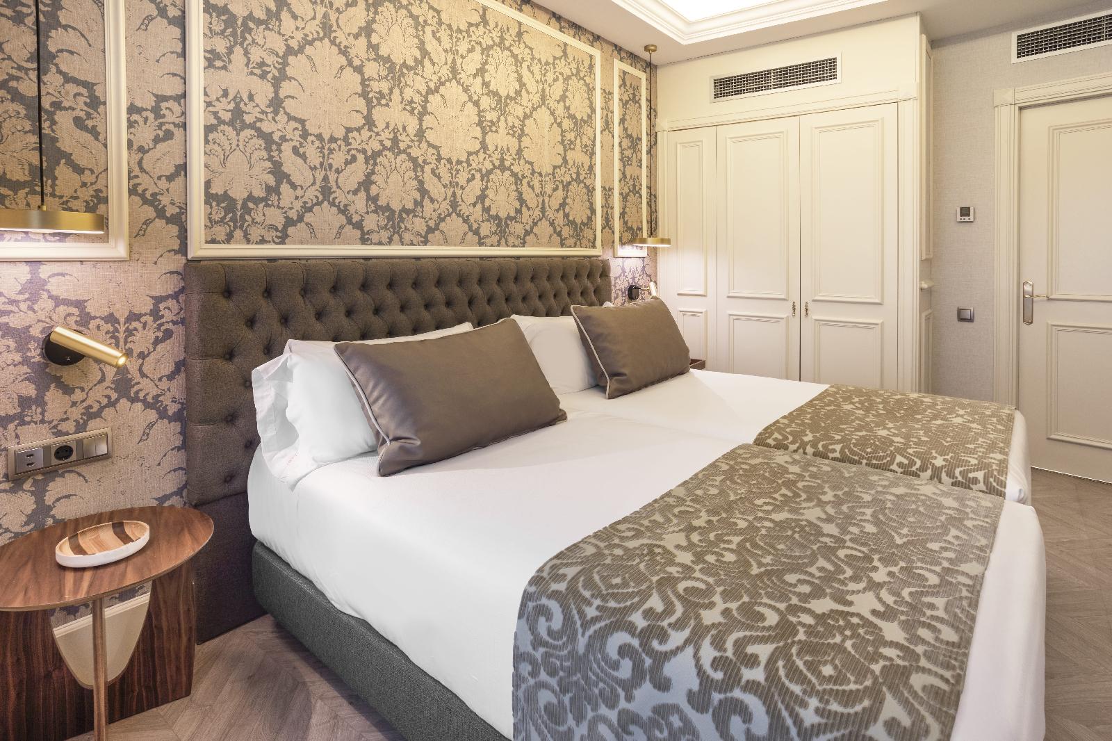 Catalonia Las Cortes Hotel