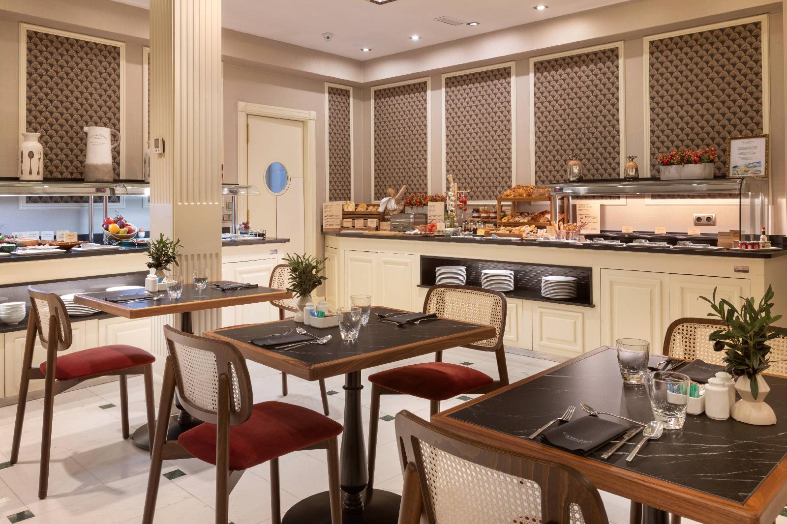 Catalonia Las Cortes Hotel