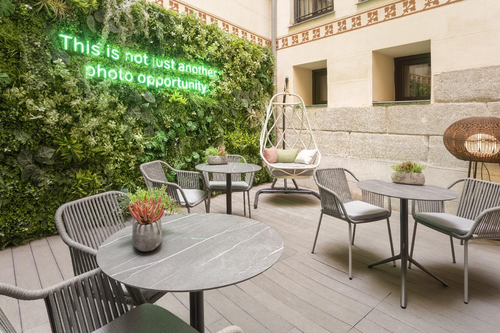 Catalonia Las Cortes Hotel